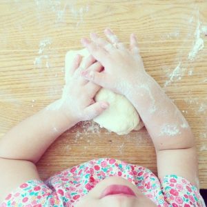 Read more about the article Cuisiner avec les enfants